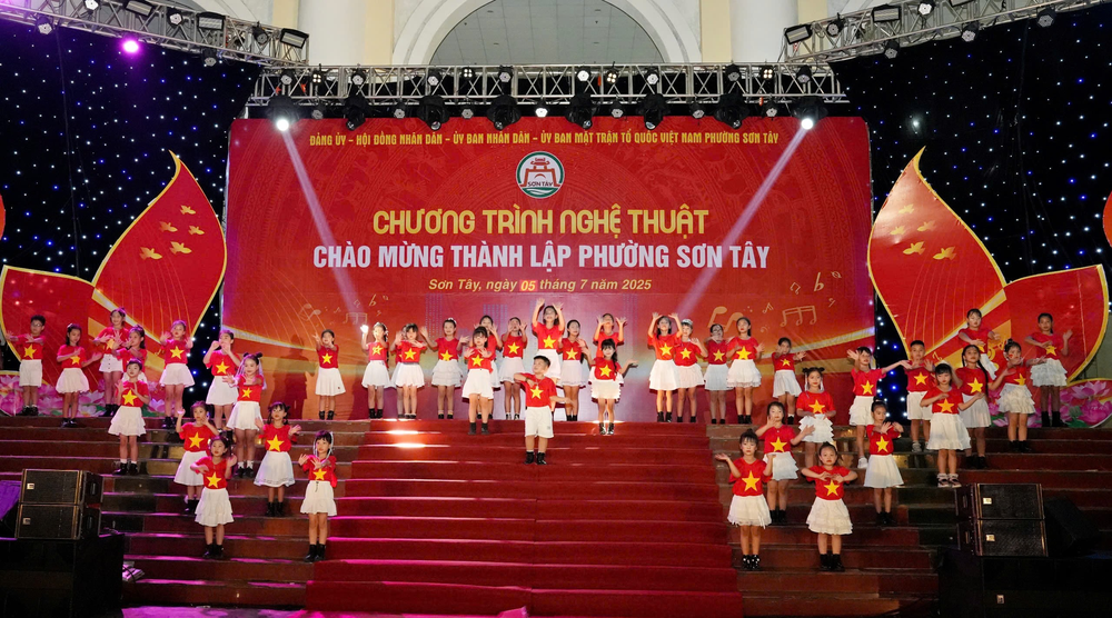 Phường Sơn Tây: Lung linh đêm nghệ thuật chào mừng thành lập phường Sơn Tây - Ảnh 4.