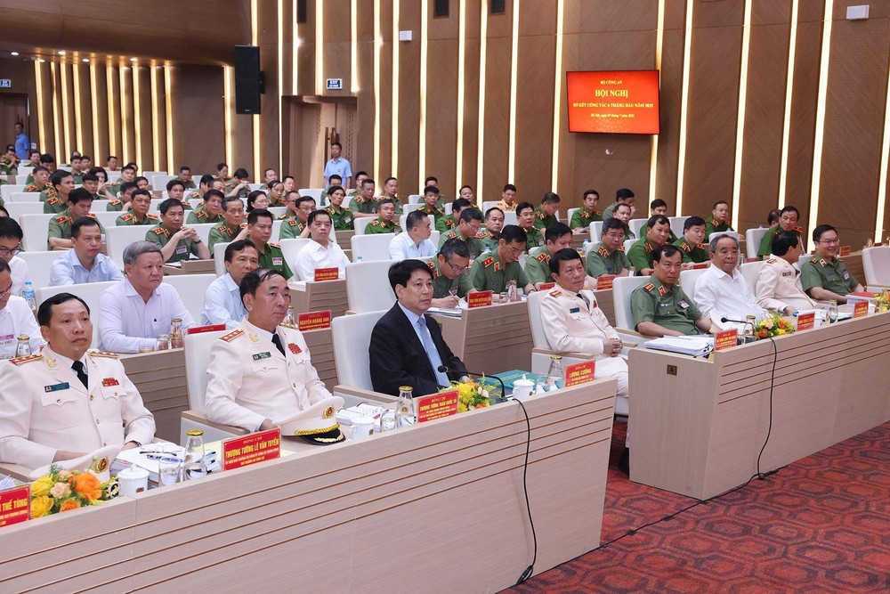 Chủ tịch nước dự Hội nghị sơ kết 6 tháng đầu năm 2025 của Bộ Công an - Ảnh 7.