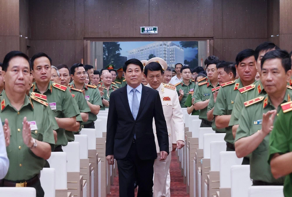 Chủ tịch nước dự Hội nghị sơ kết 6 tháng đầu năm 2025 của Bộ Công an - Ảnh 1.