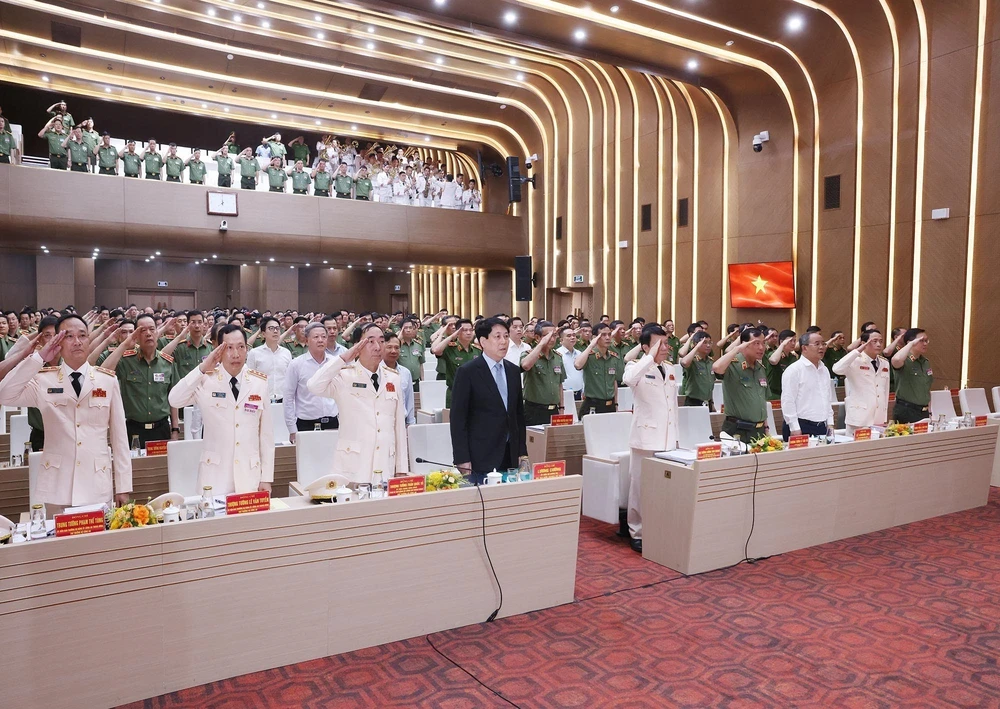 Chủ tịch nước dự Hội nghị sơ kết 6 tháng đầu năm 2025 của Bộ Công an - Ảnh 4.