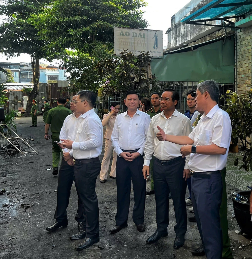 Thủ tướng yêu cầu khẩn trương điều tra vụ cháy chung cư ở Thành phố Hồ Chí Minh làm 8 người tử vong - Ảnh 1.