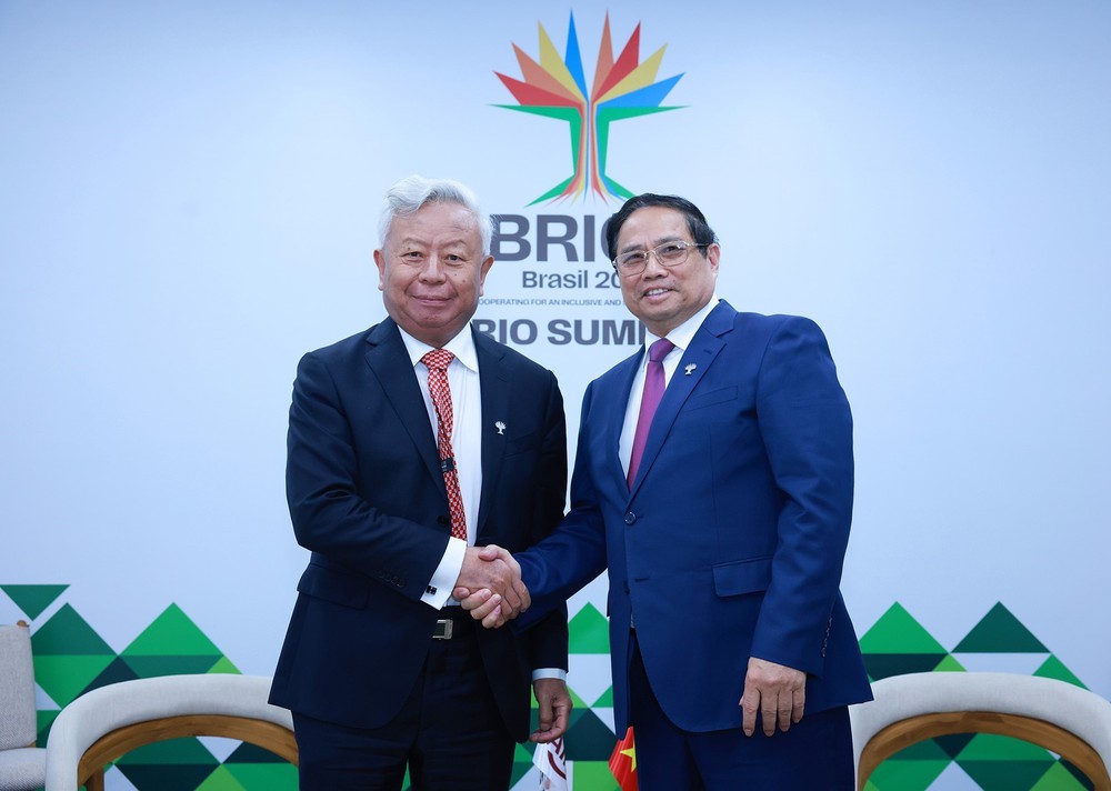 Thủ tướng Phạm Minh Chính đề nghị AIIB hỗ trợ các dự án phát triển hạ tầng Việt Nam - Ảnh 1.