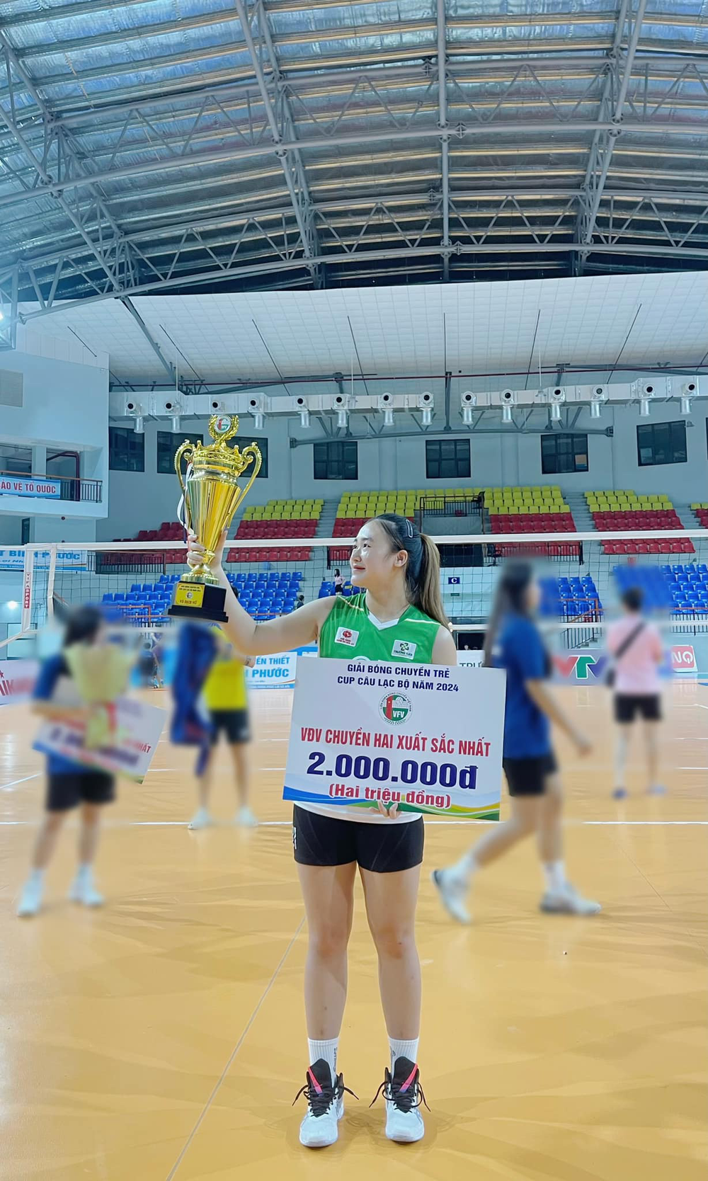 Em họ của hoa khôi bóng chuyền Việt Nam chấp nhận bỏ 1 ngón tay sau tai nạn, trở thành chuyền 2 trẻ xuất sắc - Ảnh 2.
