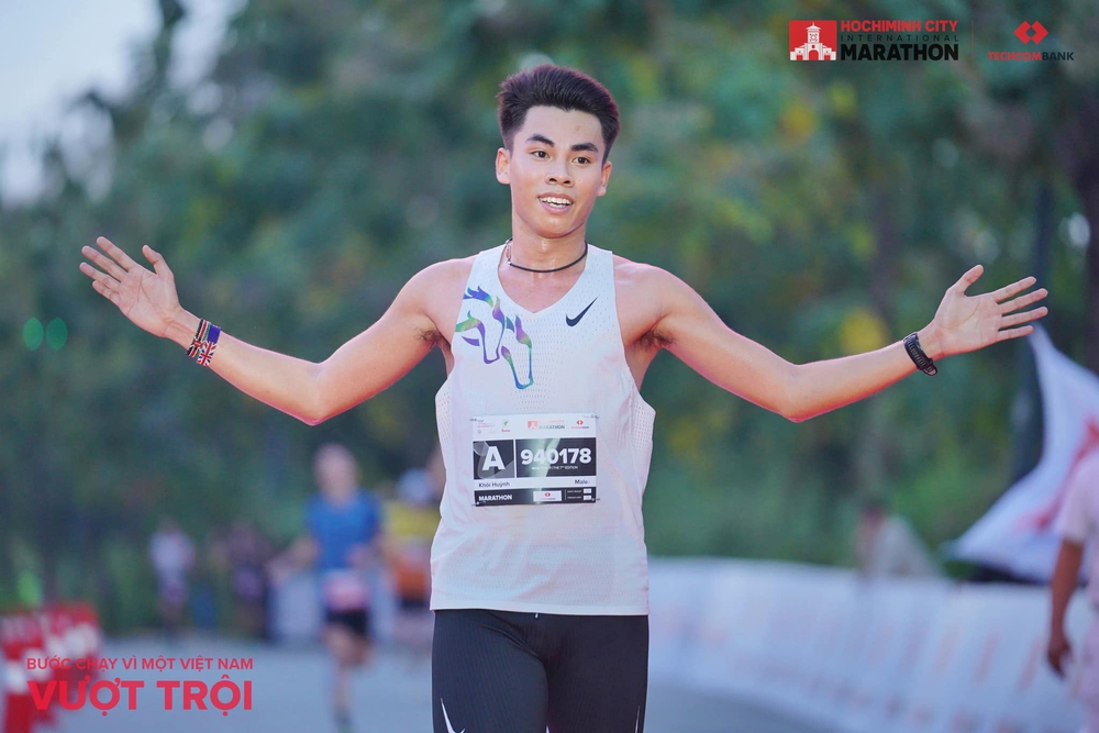 Huỳnh Anh Khôi dẫn đầu các VĐV Việt Nam và xếp hạng 7 chung cuộc ở nội dung 42km tại giải marathon Techcombank TP HCM 2025 Huỳnh Anh Khôi dẫn đầu các VĐV Việt Nam và xếp hạng 7 chung cuộc ở nội dung 42km tại giải marathon Techcombank TP HCM 2025