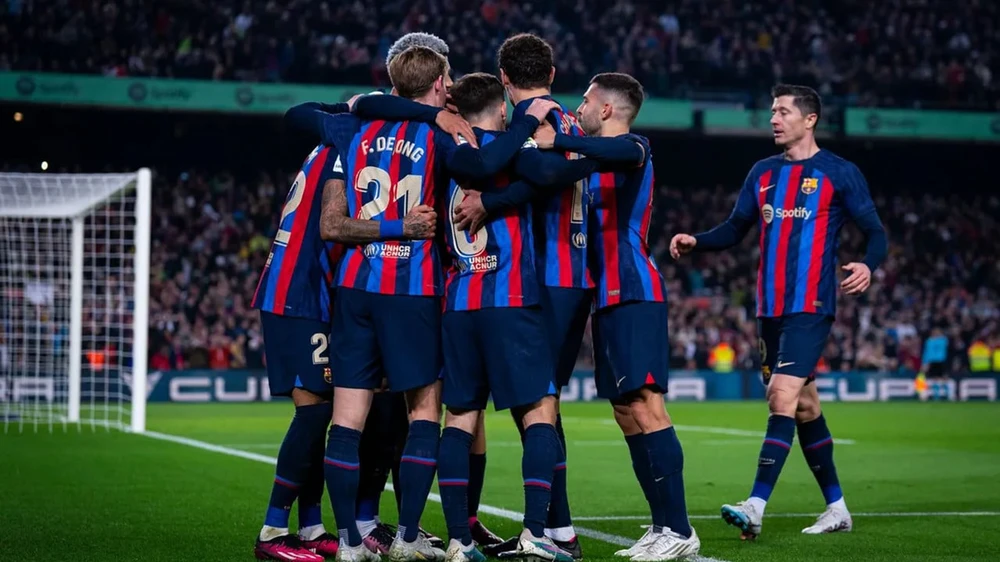 Barcelona chính thức nhận án phạt của UEFA, mọi kế hoạch sẽ bị đảo lộn - Ảnh 2.