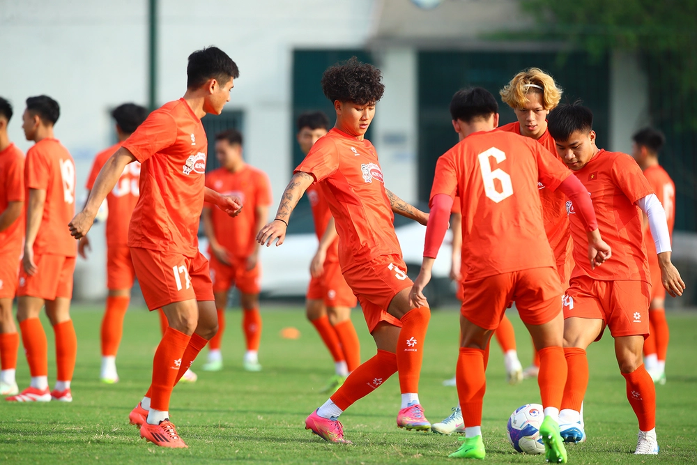 HLV Hoàng Văn Phúc: “Thách thức với đội tuyển U22 Việt Nam là không hề nhỏ” - Ảnh 1.