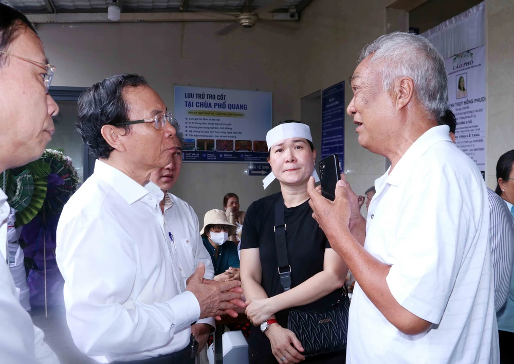 Lãnh đạo Thành phố Hồ Chí Minh viếng các nạn nhân tử vong vụ cháy chung cư Độc Lập - Ảnh 3.