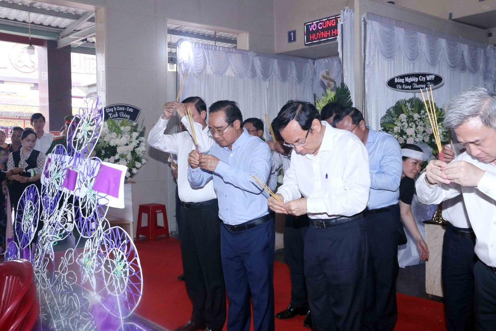 Lãnh đạo Thành phố Hồ Chí Minh viếng các nạn nhân tử vong vụ cháy chung cư Độc Lập - Ảnh 1.