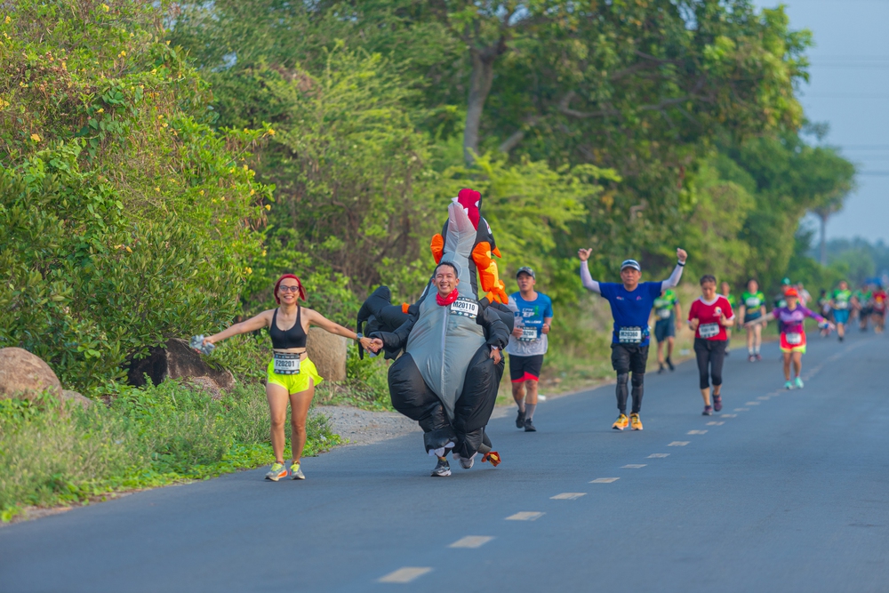 Tây Ninh tổ chức giải chạy marathon đạt chuẩn quốc tế có quy mô lớn nhất từ trước đến nay - Ảnh 6.