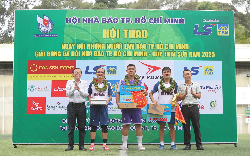 Đài Tiếng nói Nhân dân TP.HCM vô địch Giải bóng đá Hội Nhà báo TP.HCM 2025 - Ảnh 6.