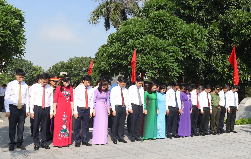 Dâng hương nhân kỷ niệm 113 năm Ngày sinh Tổng Bí thư Nguyễn Văn Cừ - Ảnh 3.