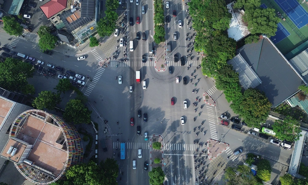 Hà Nội thực hiện phân làn đường Võ Chí Công - Ảnh 5.