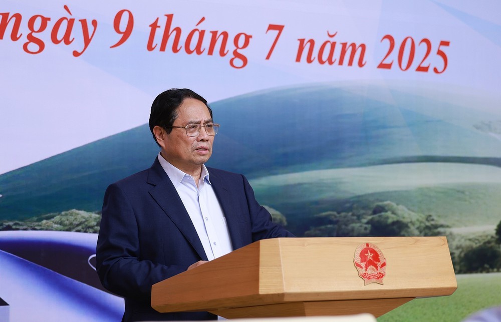 Thủ tướng Phạm Minh Chính: Đồng loạt triển khai giải phóng mặt bằng xây dựng đường sắt tốc độ cao Bắc - Nam - Ảnh 2.