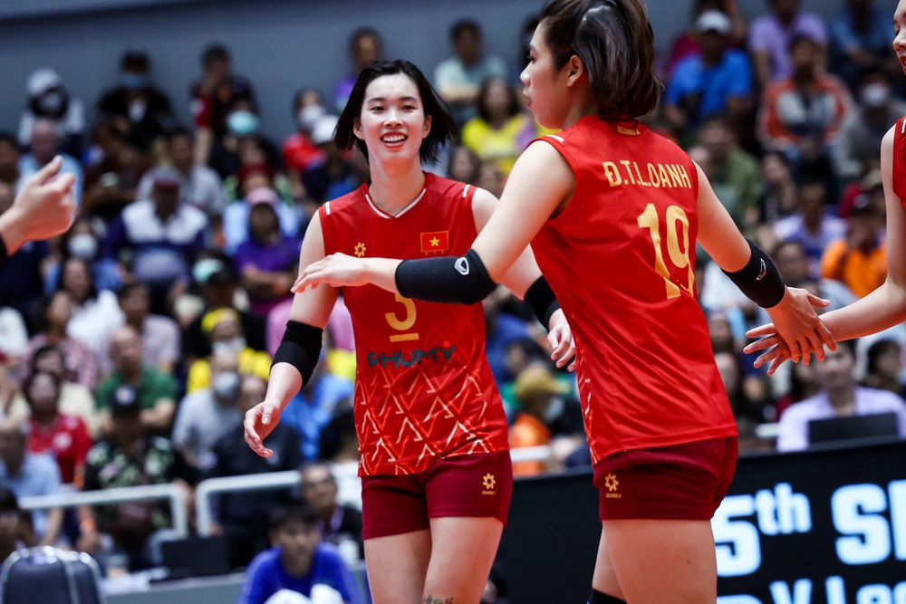 ĐT bóng chuyền nữ Việt Nam xếp trên Thái Lan dù chưa bung hết sức, cơ hội vô địch của thầy trò HLV Tuấn Kiệt ra sao? - Ảnh 1.