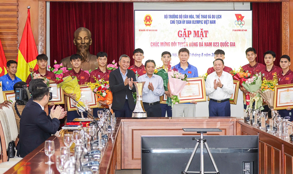 Bộ trưởng Nguyễn Văn Hùng chúc mừng Đội tuyển bóng đá U23 Việt Nam vô địch U23 Đông Nam Á - Ảnh 1.