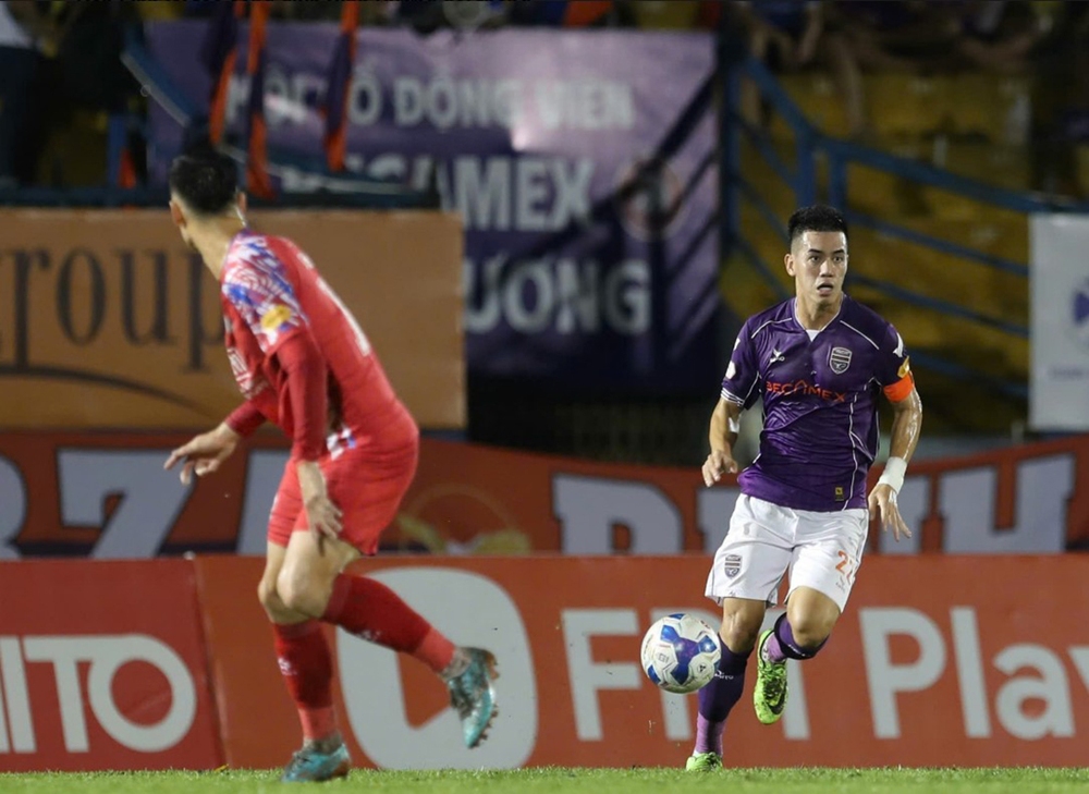 Quả bóng Vàng Việt Nam chia tay đội bóng V-League sau 10 năm gắn bó - Ảnh 1.