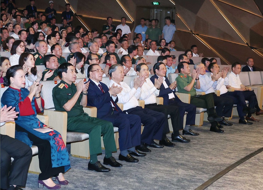 Tổng Bí thư dự chương trình nghệ thuật giao hưởng thính phòng &quot;80 năm - Bản trường ca vang mãi” - Ảnh 1.