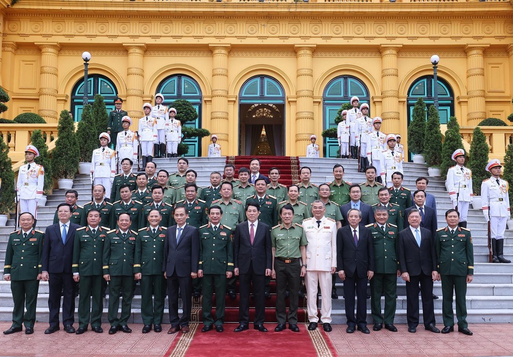 Chủ tịch nước Lương Cường trao quyết định thăng quân hàm, cấp bậc hàm cho sĩ quan cấp cao Quân đội và Công an - Ảnh 6. Chủ tịch nước Lương Cường trao quyết định thăng quân hàm, cấp bậc hàm cho sĩ quan cấp cao Quân đội và Công an - Ảnh 6.