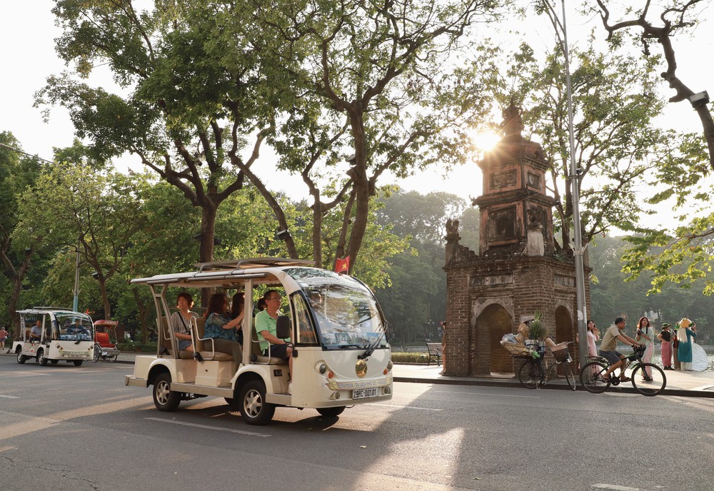Đưa du lịch phát triển lên tầm cao mới, thực sự trở thành ngành kinh tế mũi nhọn - Ảnh 4. Đưa du lịch phát triển lên tầm cao mới, thực sự trở thành ngành kinh tế mũi nhọn - Ảnh 4.