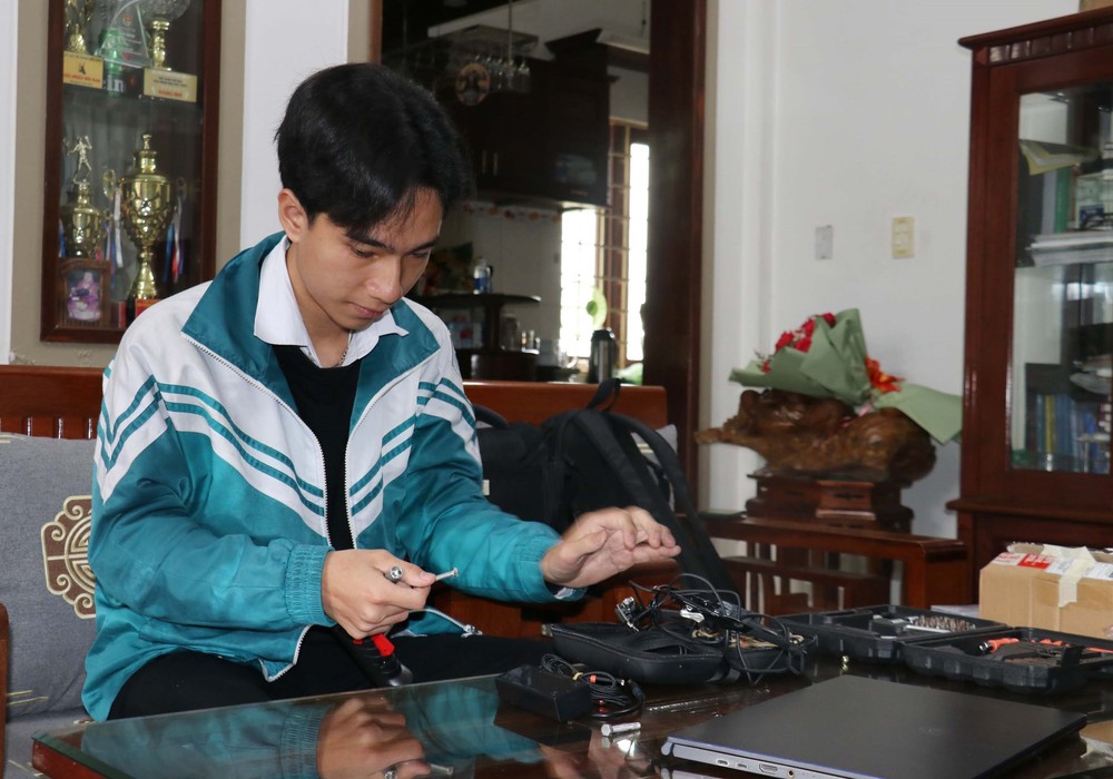 Lê Minh Hiếu và hành trình chinh phục tri thức, đóng góp cho cộng đồng - Ảnh 2.