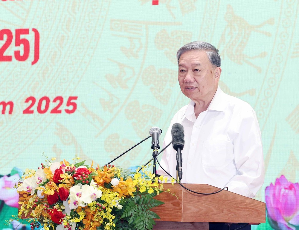 Tổng Bí thư dự gặp mặt kỷ niệm 80 năm Ngày truyền thống Công an nhân dân và ngành Ngoại giao - Ảnh 2.