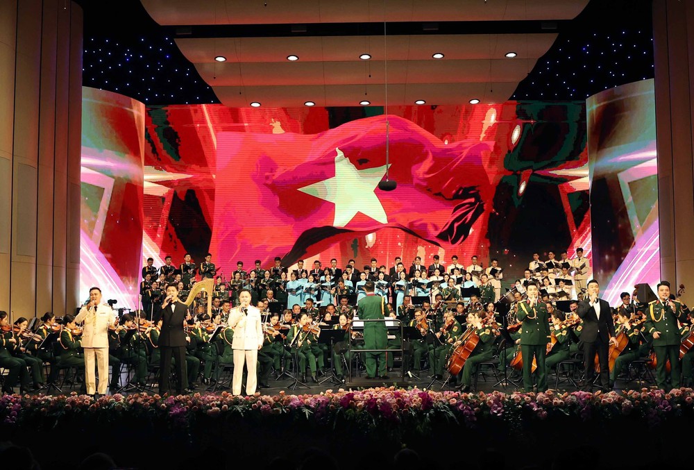 Tổng Bí thư dự chương trình nghệ thuật giao hưởng thính phòng &quot;80 năm - Bản trường ca vang mãi” - Ảnh 5.