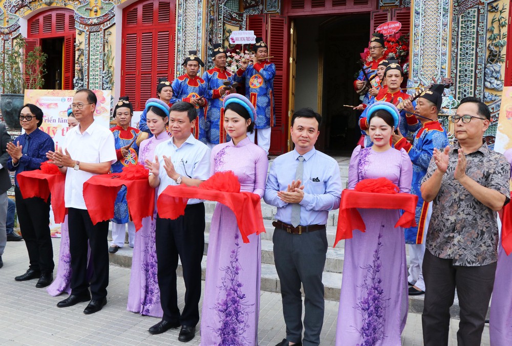 Triển lãm “Mỹ thuật & Di sản: Hình tượng Tứ linh qua nghệ thuật tạo hình” - Ảnh 1.