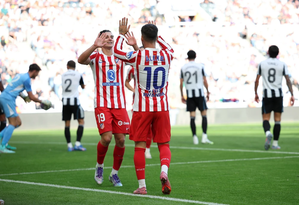 Atletico sẵn sàng đua La Liga: Cây đinh ba mới của Simeone - Ảnh 1.