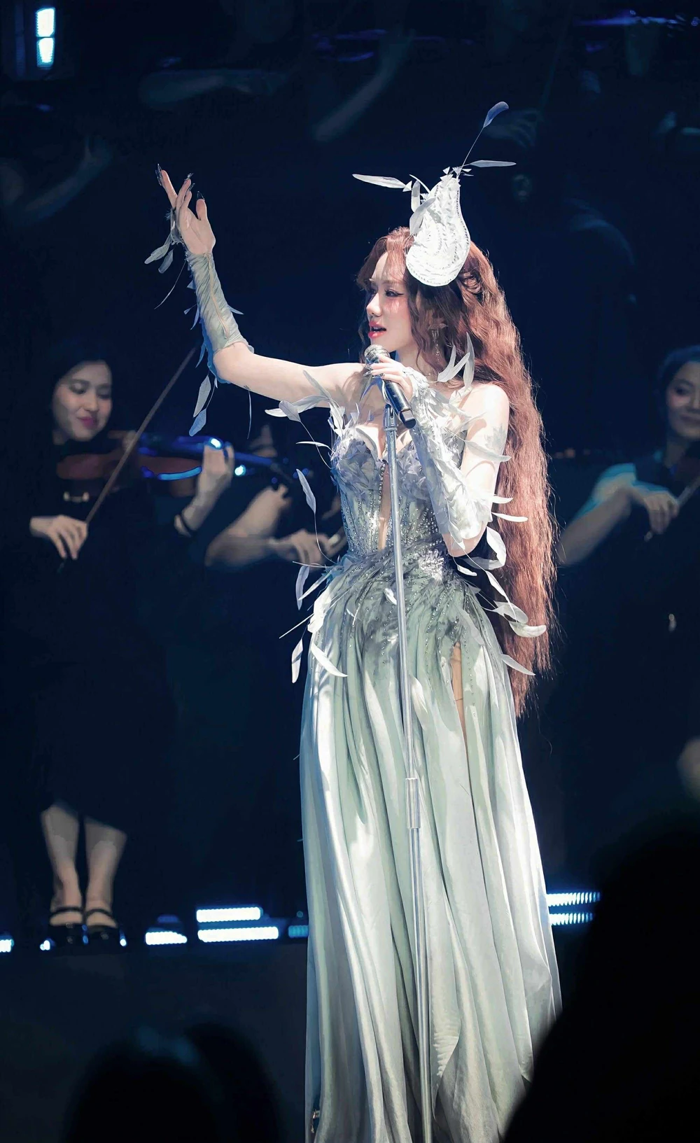 Phương Ly gây bất ngờ khi lần đầu hát ballad tại Em xinh say hi - Ảnh 1.