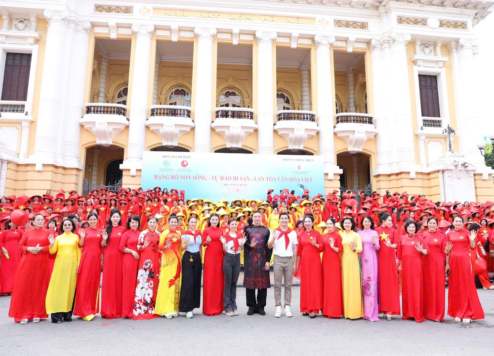 Di sản áo dài