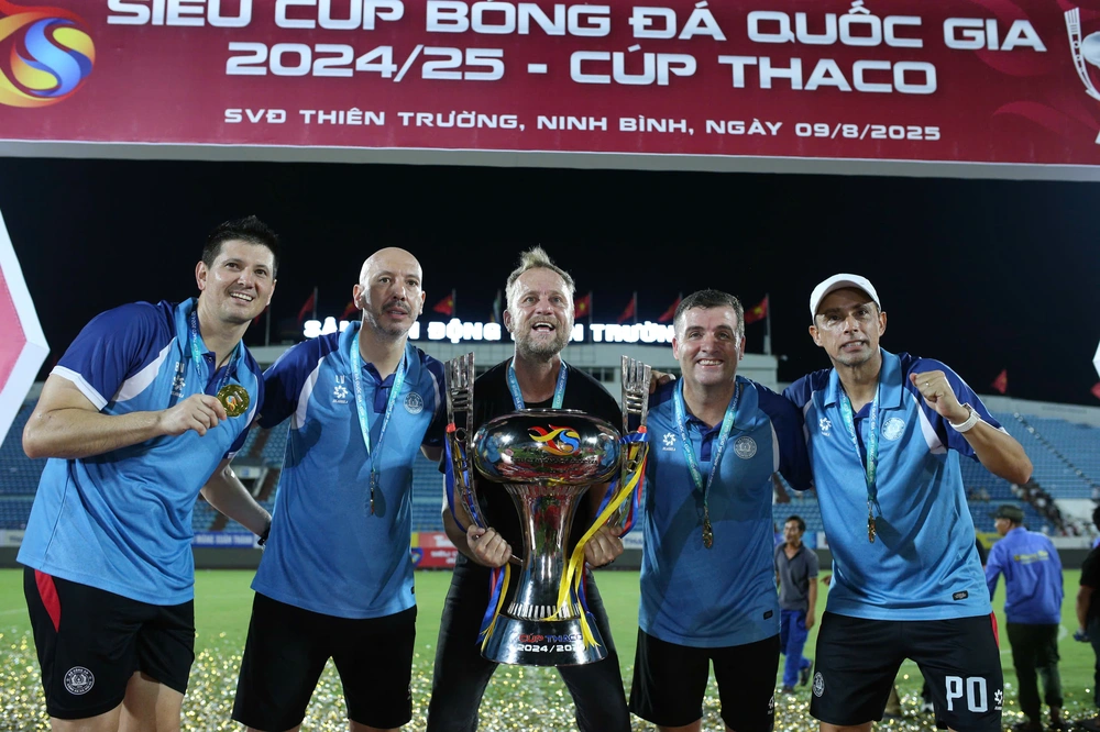 CAHN giành Siêu Cúp, HLV Polking báo tín hiệu sẵn sàng soán ngôi vô địch V-League của Nam Định - Ảnh 2.