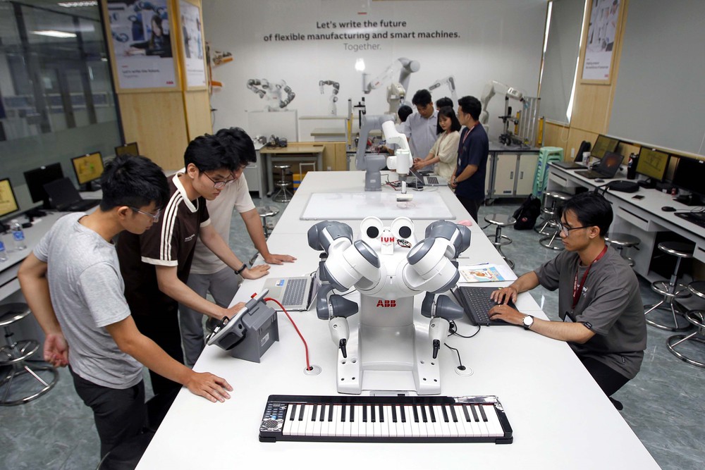 Đột phá theo Nghị quyết 57: Đổi mới cách tiếp cận, thu hút nhân lực chất lượng cao - Ảnh 2.