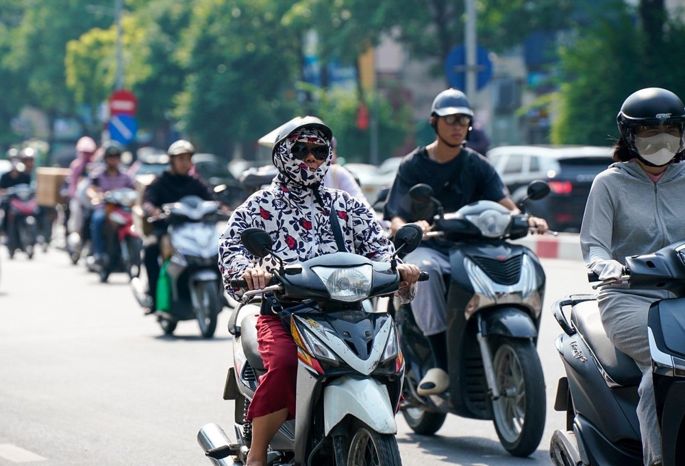 Thời tiết ngày 10/8: Bắc Bộ – Trung Bộ nắng nóng diện rộng, Tây Nguyên và Nam Bộ cảnh báo mưa đá, lốc, sét - Ảnh 2.