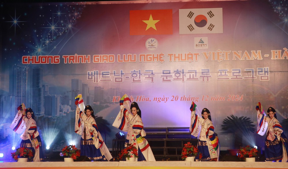 Phó Thủ tướng, Bộ trưởng Ngoại giao Bùi Thanh Sơn trả lời báo chí Hàn Quốc về chuyến thăm của Tổng Bí thư Tô Lâm - Ảnh 5.