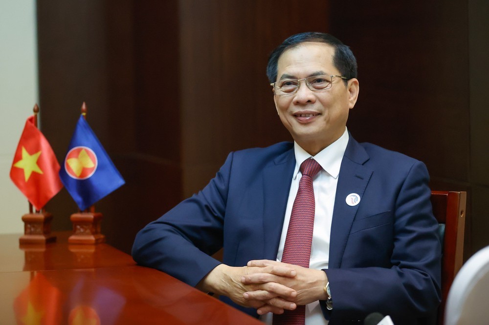 Phó Thủ tướng, Bộ trưởng Ngoại giao Bùi Thanh Sơn trả lời báo chí Hàn Quốc về chuyến thăm của Tổng Bí thư Tô Lâm - Ảnh 4.