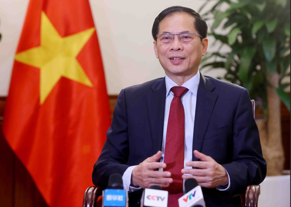 Phó Thủ tướng, Bộ trưởng Ngoại giao Bùi Thanh Sơn trả lời báo chí Hàn Quốc về chuyến thăm của Tổng Bí thư Tô Lâm - Ảnh 2.