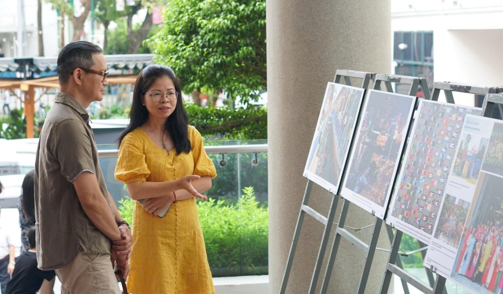 Triển lãm và ra mắt sách “50 năm sức mạnh Việt Nam” và “Thành phố hòa bình - Thành phố của chúng ta” - Ảnh 1.
