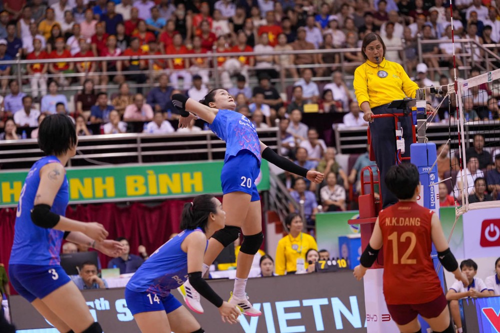 Tuyển bóng chuyền nữ Việt Nam ngược dòng đánh bại Thái Lan 3-2, giành chức vô địch chặng 2 SEA V.League 2025