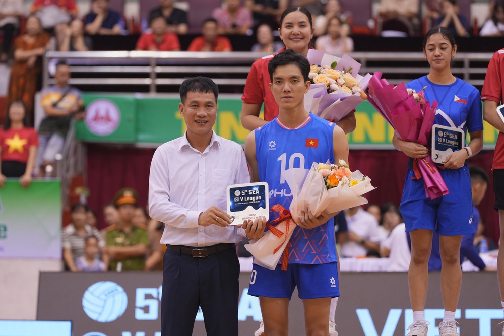 Bichs Tuyền nhận giải &quot;cầu thủ xuất sắc nhất&quot; và &quot;đối chuyền xuất sắc nhất&quot; ở chặng 2 SEA V.League 2025