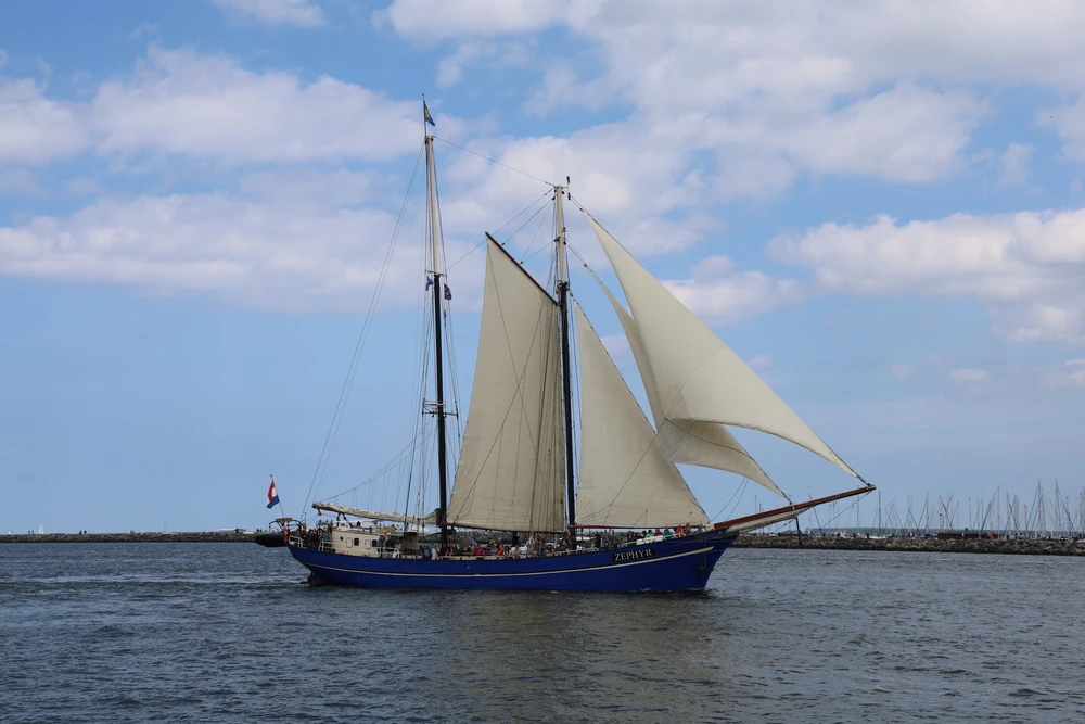 500.000 du khách đến Rostock tham dự Lễ hội Thuyền buồm Hanse Sail 2025 - Ảnh 3.