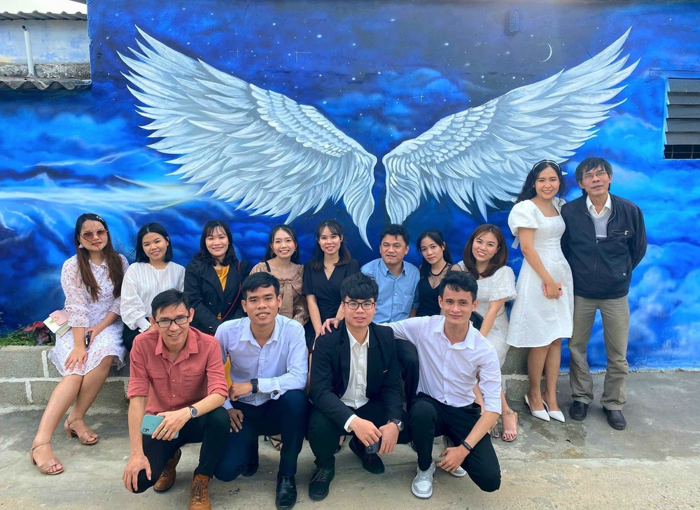 Khám phá vẻ đẹp làng bích họa Hòn Thiên bên bờ đầm Nại - Ảnh 5.