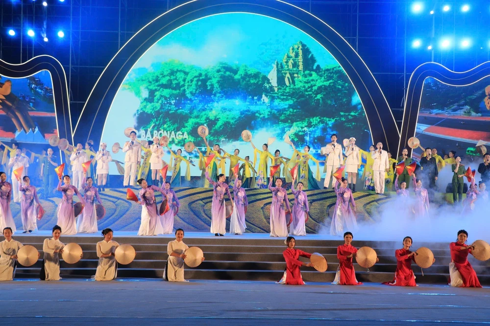 Hơn 1.000 diễn viên tham gia chương trình nghệ thuật đặc biệt “Bản hùng ca cách mạng” - Ảnh 8.