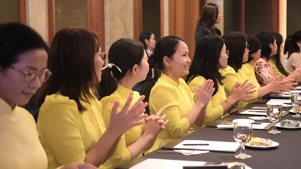 Phu nhân Ngô Phương Ly gặp mặt thân tình các cô dâu Việt Nam tại Hàn Quốc - Ảnh 4.