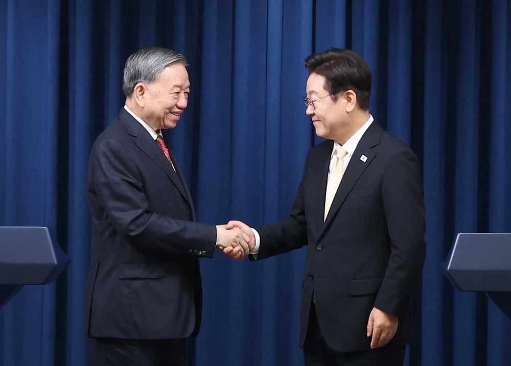 Tổng Bí thư Tô Lâm và Tổng thống Hàn Quốc Lee Jae Myung gặp gỡ báo chí - Ảnh 3.