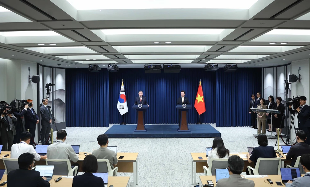 Tổng Bí thư Tô Lâm và Tổng thống Hàn Quốc Lee Jae Myung gặp gỡ báo chí - Ảnh 1.