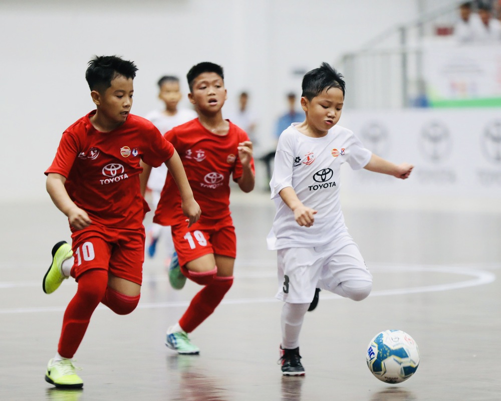 Sôi nổi khai mạc giải bóng đá U9 toàn quốc Toyota Cup 2025 - Ảnh 1.