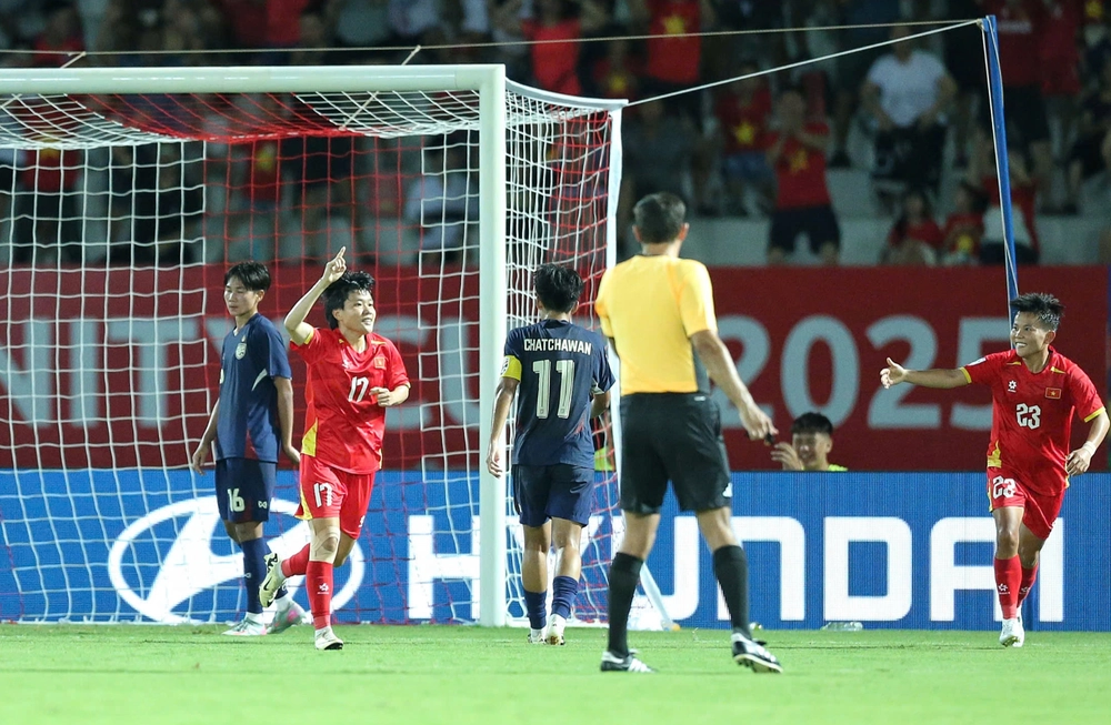 AFC vinh danh lá chắn thép, "người hùng" thầm lặng của bóng đá nữ TP.HCM - Ảnh 3. AFC vinh danh lá chắn thép, "người hùng" thầm lặng của bóng đá nữ TP.HCM - Ảnh 3.