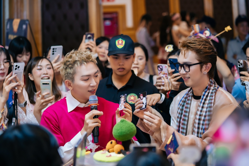 Tăng Phúc &quot;đãi tiệc&quot; Trung thu sớm cho người hâm mộ tại fan meeting - Ảnh 2.