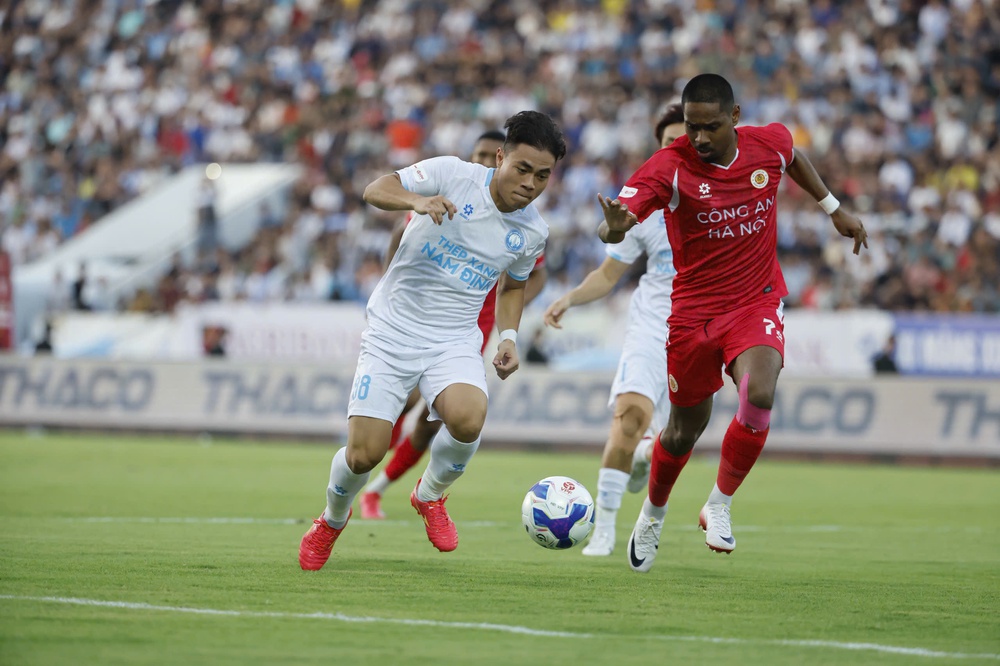 BLV Vũ Quang Huy: “Mùa giải V-League mới đáng để chờ đợi” - Ảnh 2.