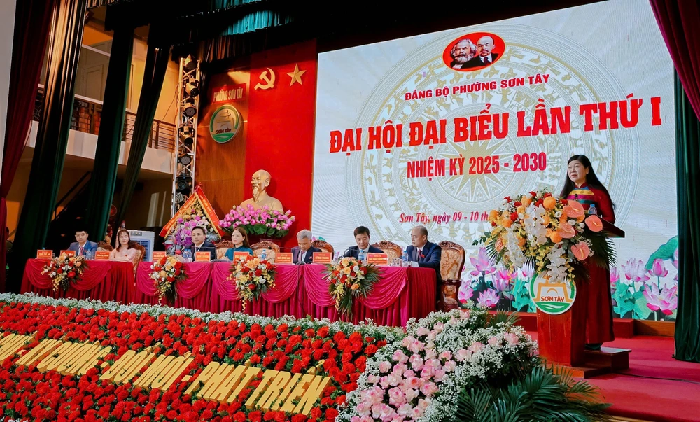 Chủ tịch Ủy ban MTTQ Việt Nam thành phố Hà Nội Nguyễn Lan Hương: Xây dựng phường Sơn Tây trở thành trung tâm kinh tế, văn hoá, du lịch phía Tây Thủ đô - Ảnh 4.